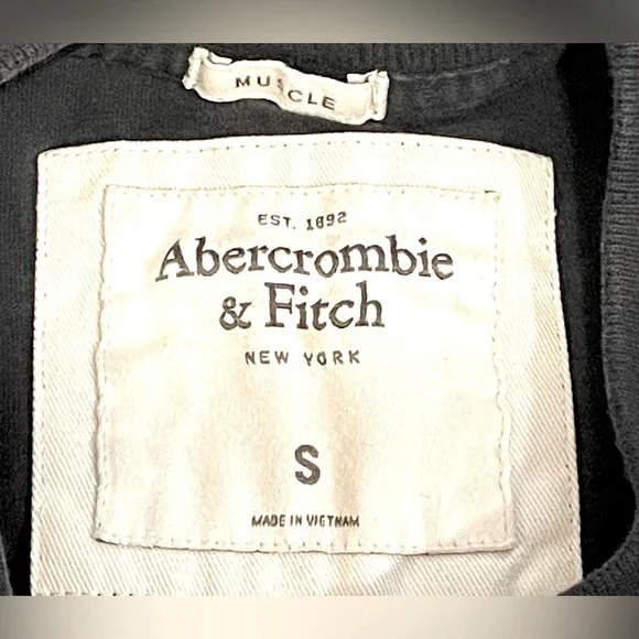 🌞☀️SUMMER SALE! Abercrombie & Fitch short sleeved shirt. - Picture 3 of 4